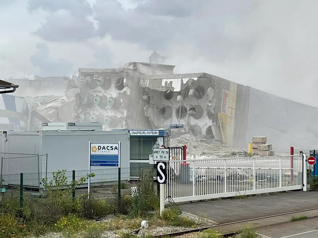 L'ancienne maïserie du port du Rhin a été dynamitée