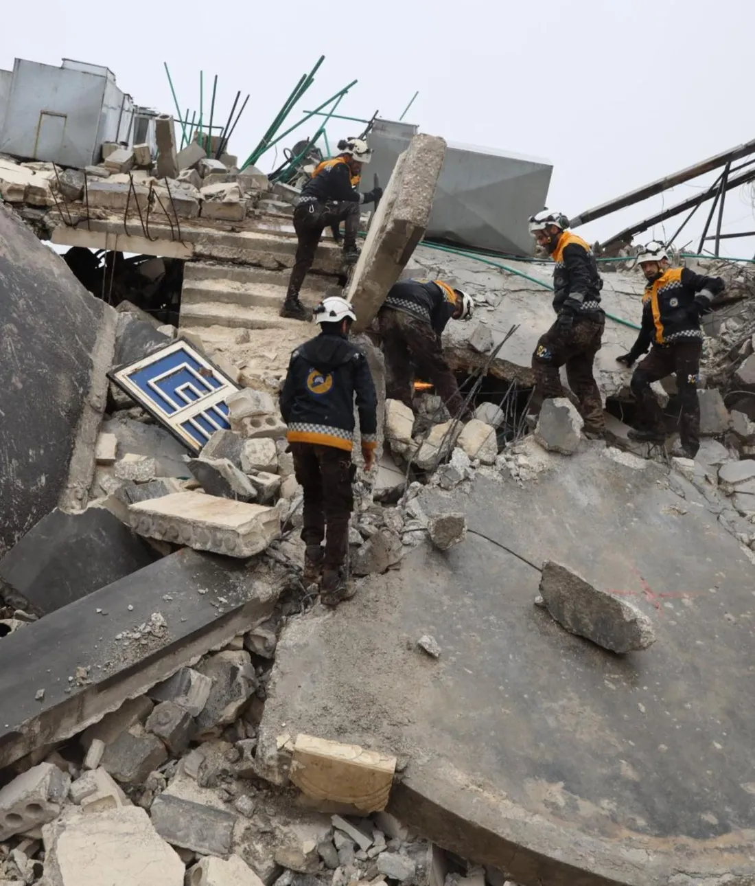 Au moins 4 000 personnes ont péri dans un séisme en Turquie et en Syrie