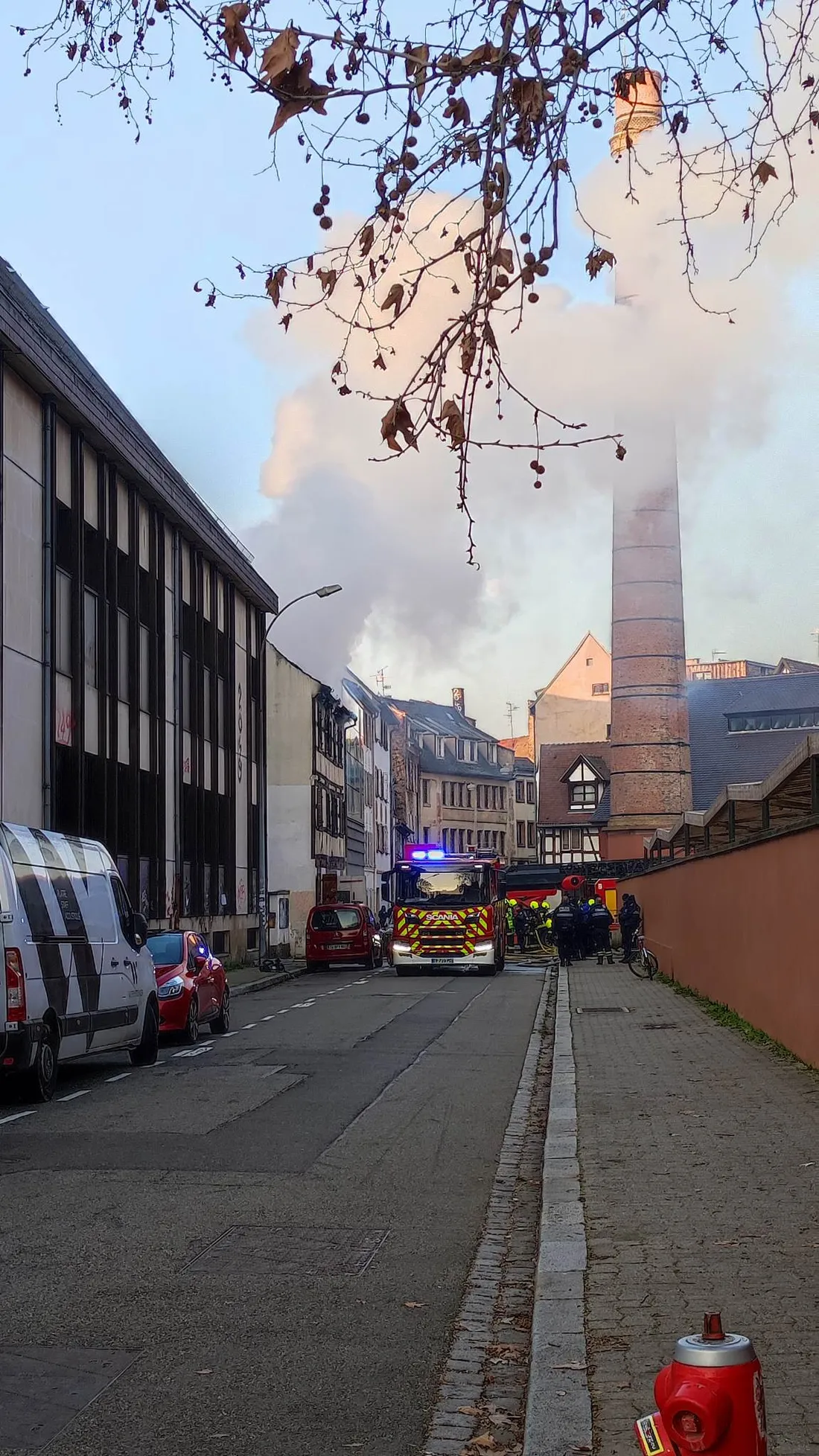L'incendie s'est déclaré vers 7h20. Une heure plus tard les pompiers l'ont circonscrit.