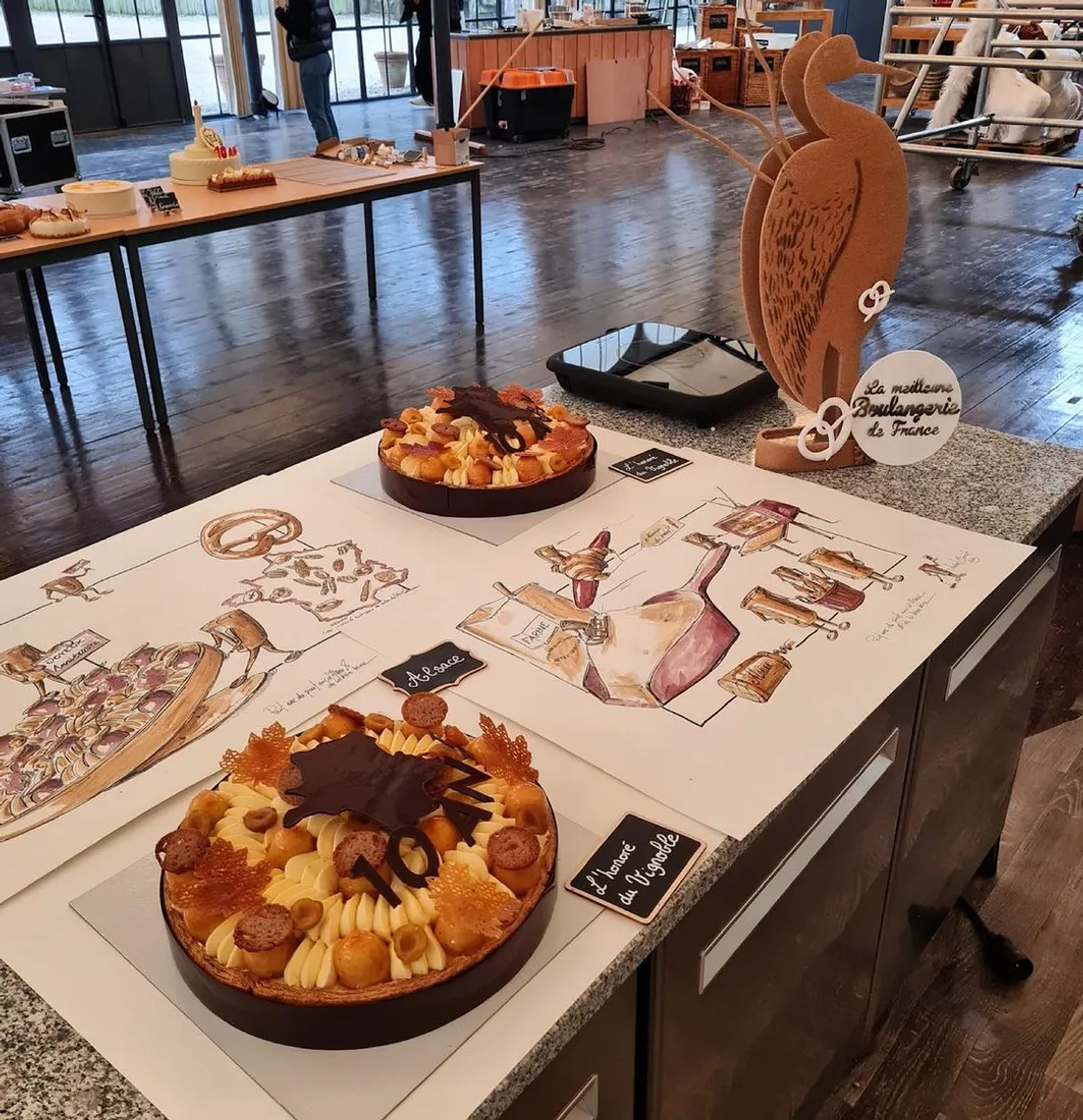 Voici le gâteau d'anniversaire présenté en final par Elodie & Jimmy