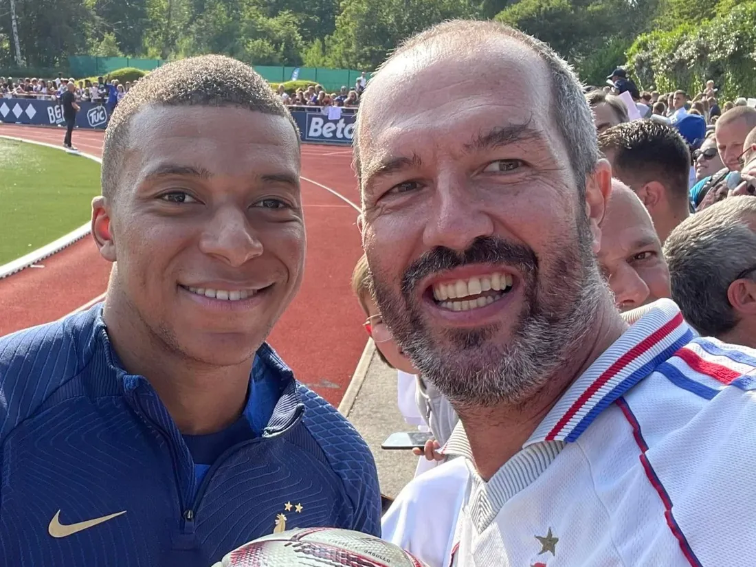 Le supporter de l'équipe de France a rencontré la star française, Kylian Mbappé 