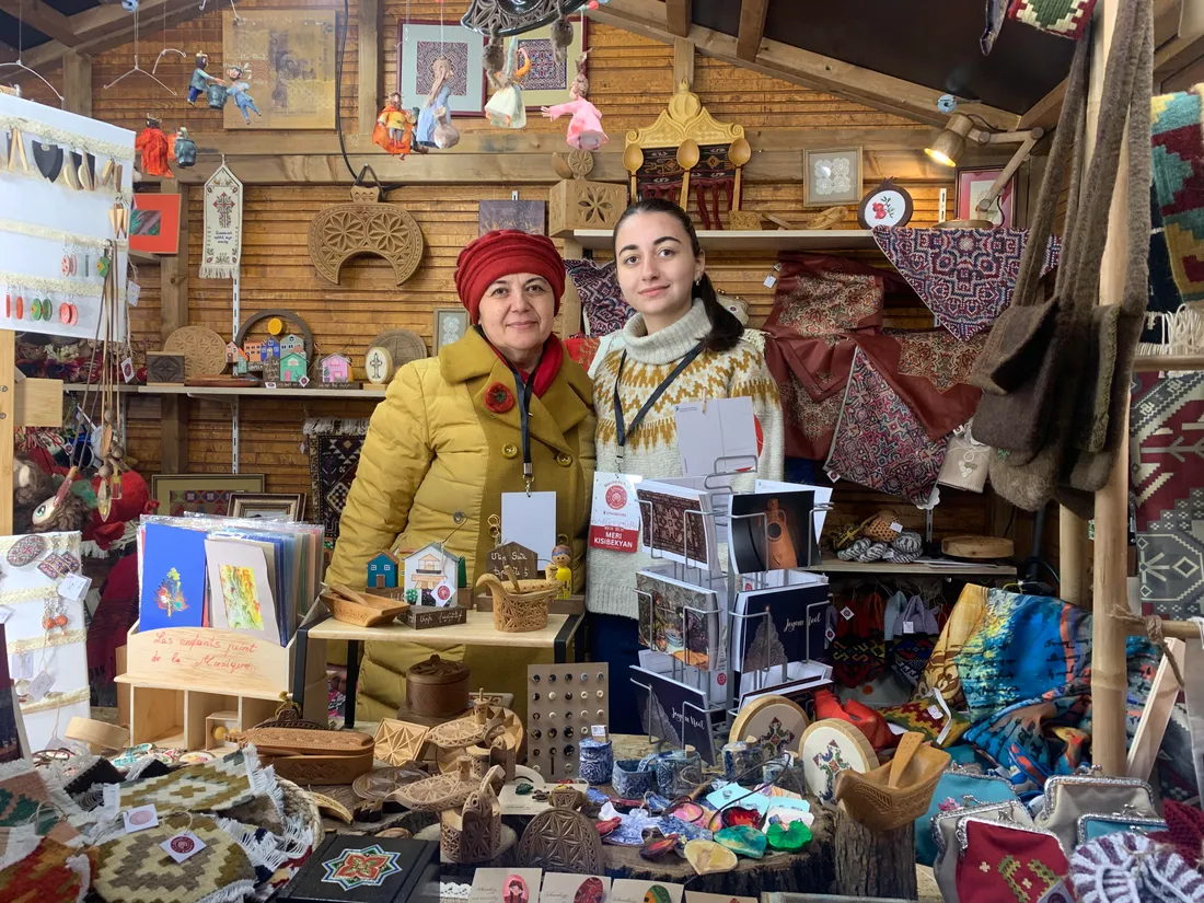 Œuvres en bois, broderies, décorations et figurines arméniennes sont a retrouvés dans ce chalet. 