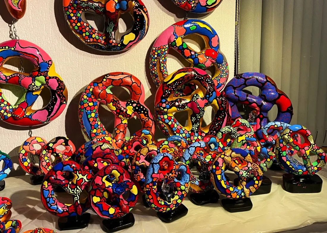 L'artiste Roly fait des créations originales avec de vraies bretzels