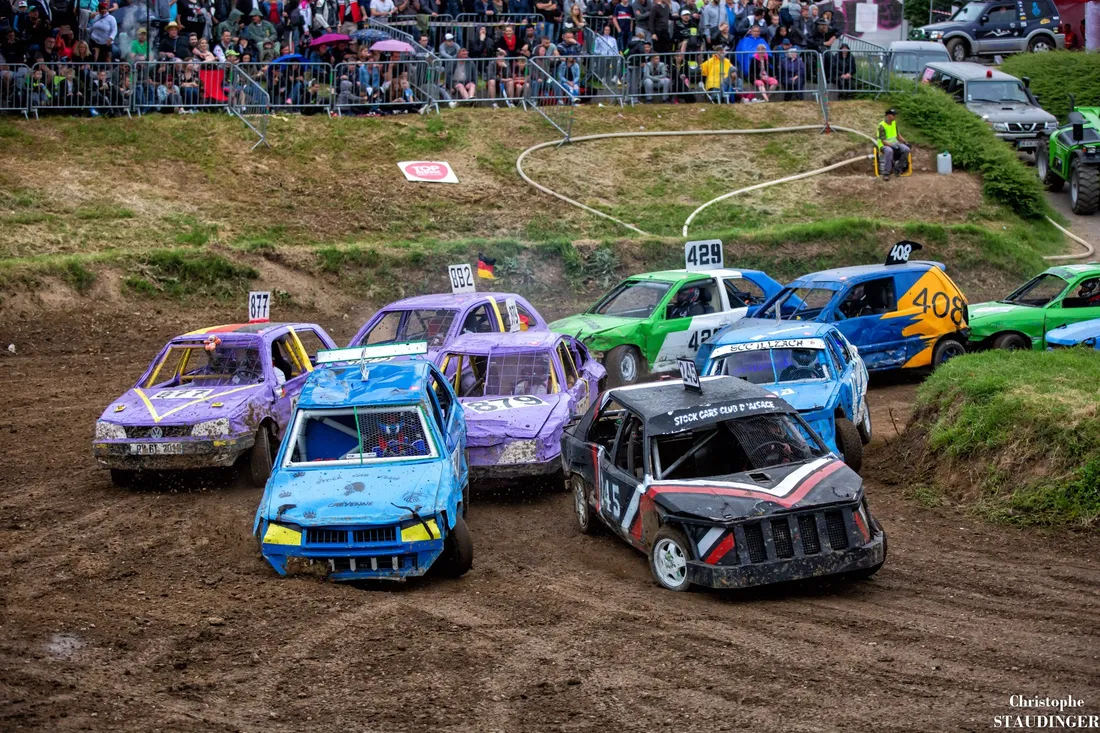 Le Fun Car Show d'Illzach présente aussi des courses de Stock car