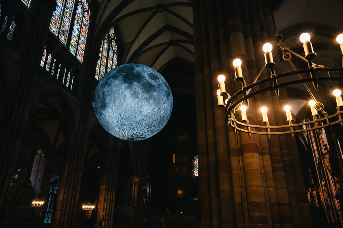 Une lune avait été installée dans la Cathédrale de Strasbourg en 2021.