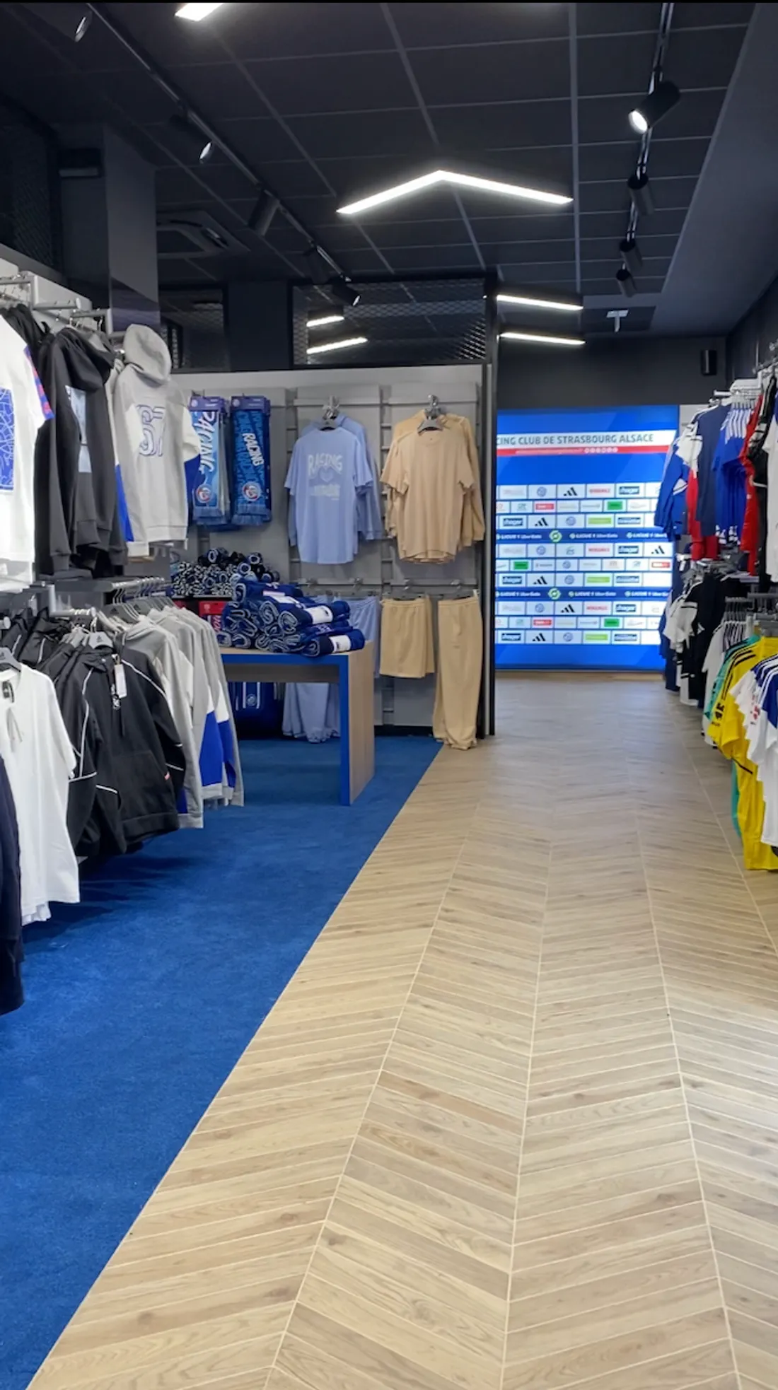 Les clients peuvent profiter d'un espace de vente plus aéré.