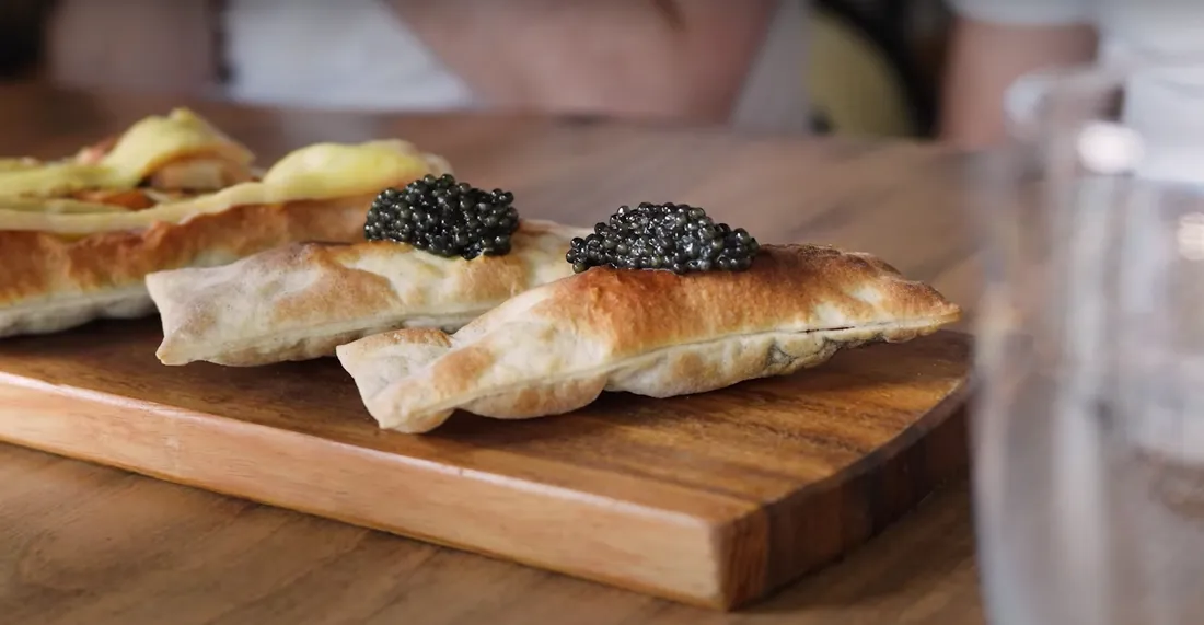 Une tarte flambée ? Et oui ! Au caviar
