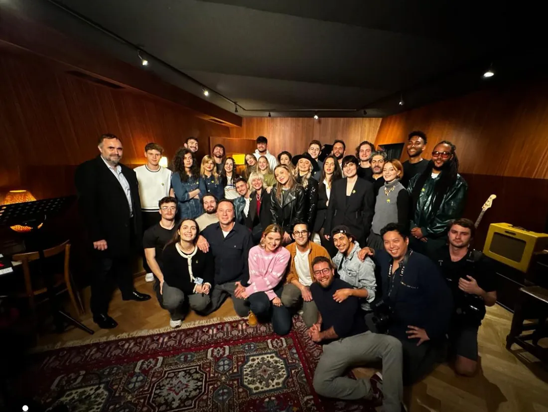 Les artistes ont enregistré la chanson "Les p'tits soleils"