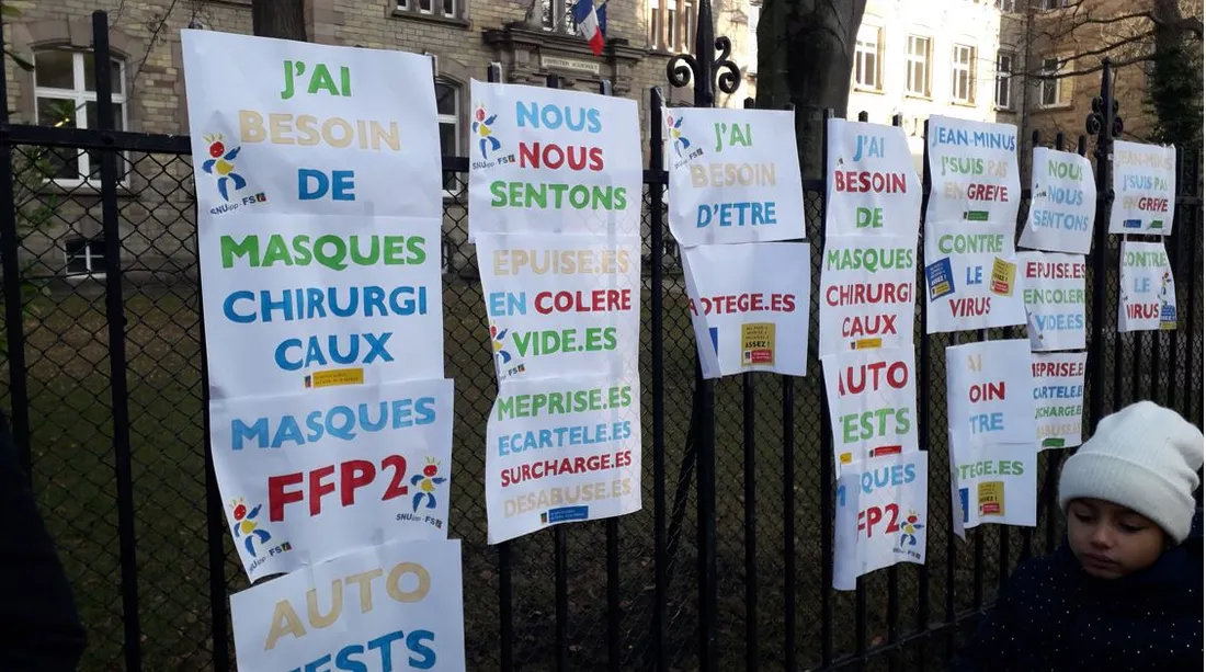 Des slogans affichés devant le Dasen, avenue de la Forêt noire à Strasbourg