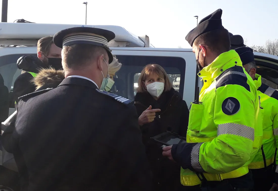 La préfète, Josiane Chevalier, a assisté à un contrôle sur la M35 avec la CRS autoroutière.