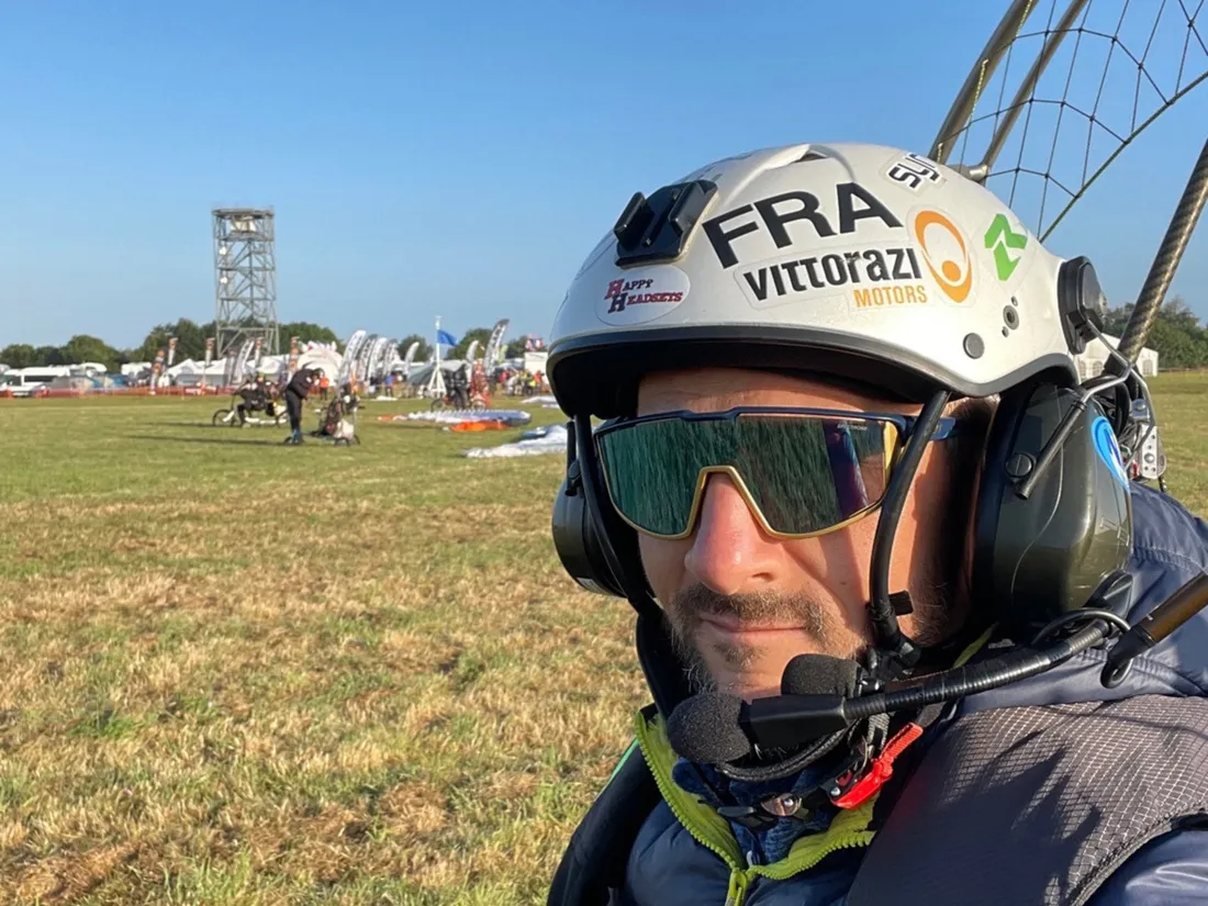 Joël Egasse est champion du monde de paramoteur avec l'équipe de France