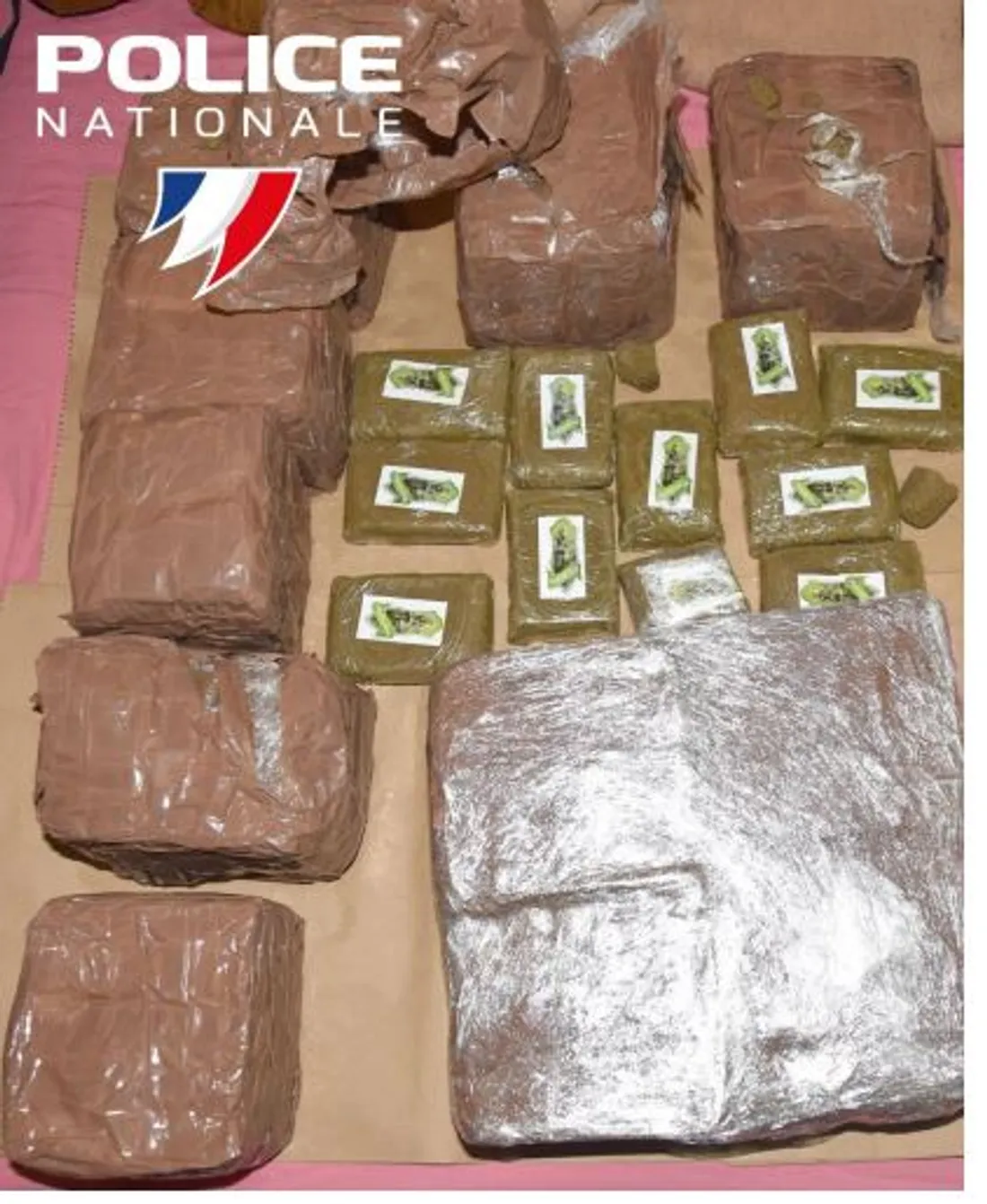 Saisie de 6,8 kg d’héroïne, 13 kg de résine de cannabis, 3 kg d’herbe de cannabis.