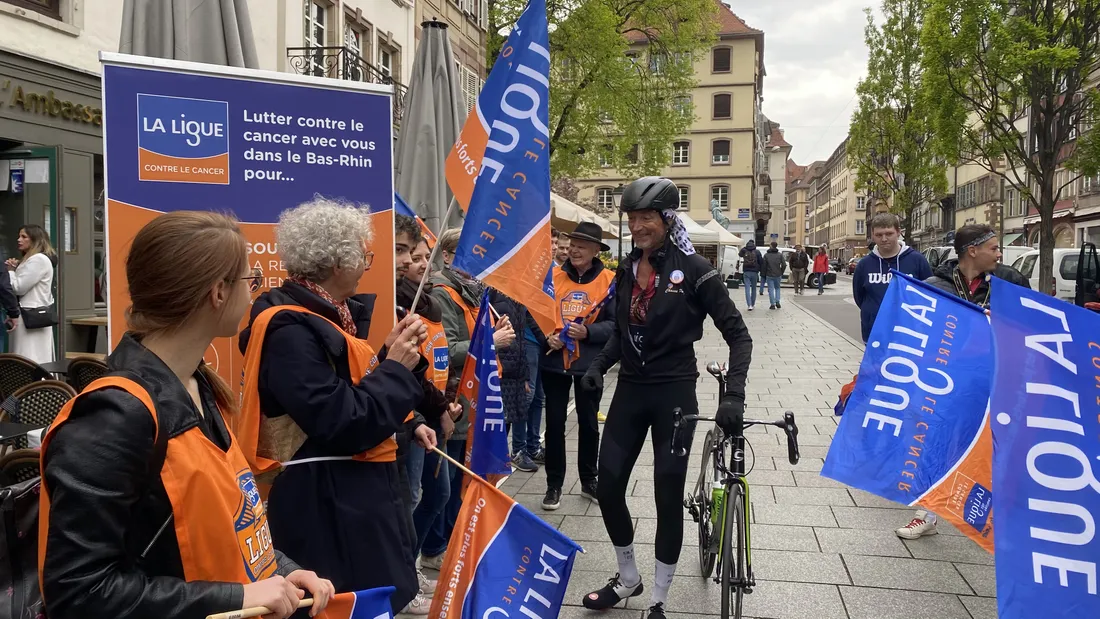 Fabrice a été accueilli par une haie d'honneur à Strasbourg.