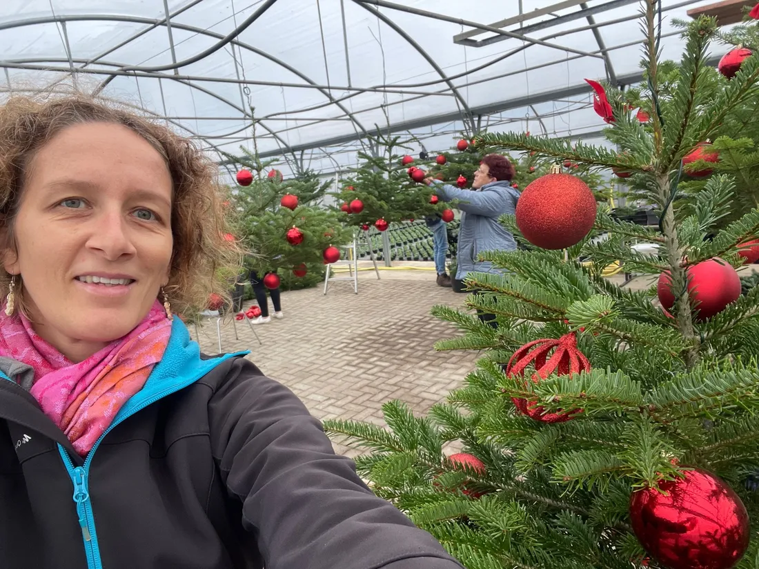 Céline a donné quelques heures de son temps pour préparer Noël à Sélestat