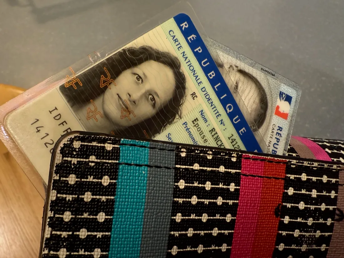 La nouvelle carte est plus pratique à ranger dans le portefeuille, mais surtout plus sécurisée