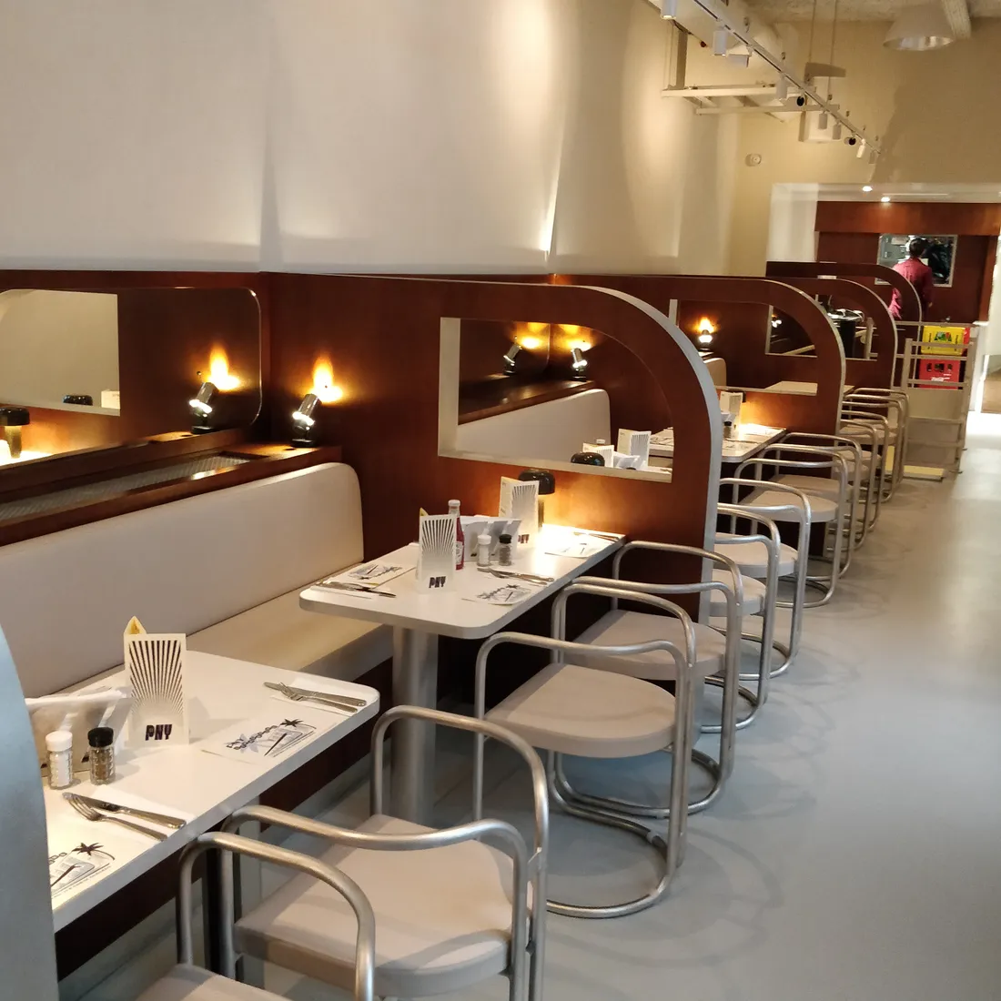 A l'intérieur du restaurant, ambiance "dîner" à l'américaine