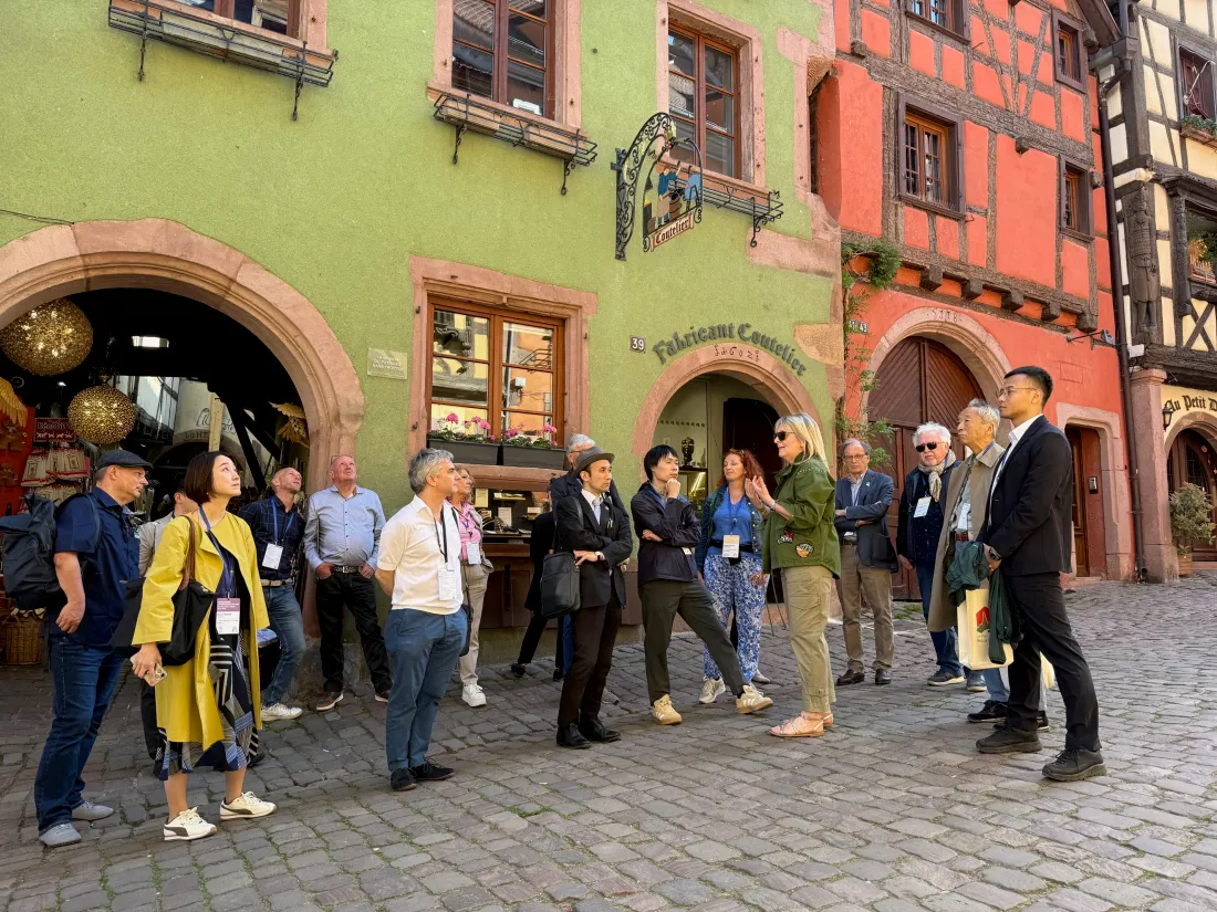 Les délégations internationales ont visité la commune de Riquewihr, "Plus beau village de France"