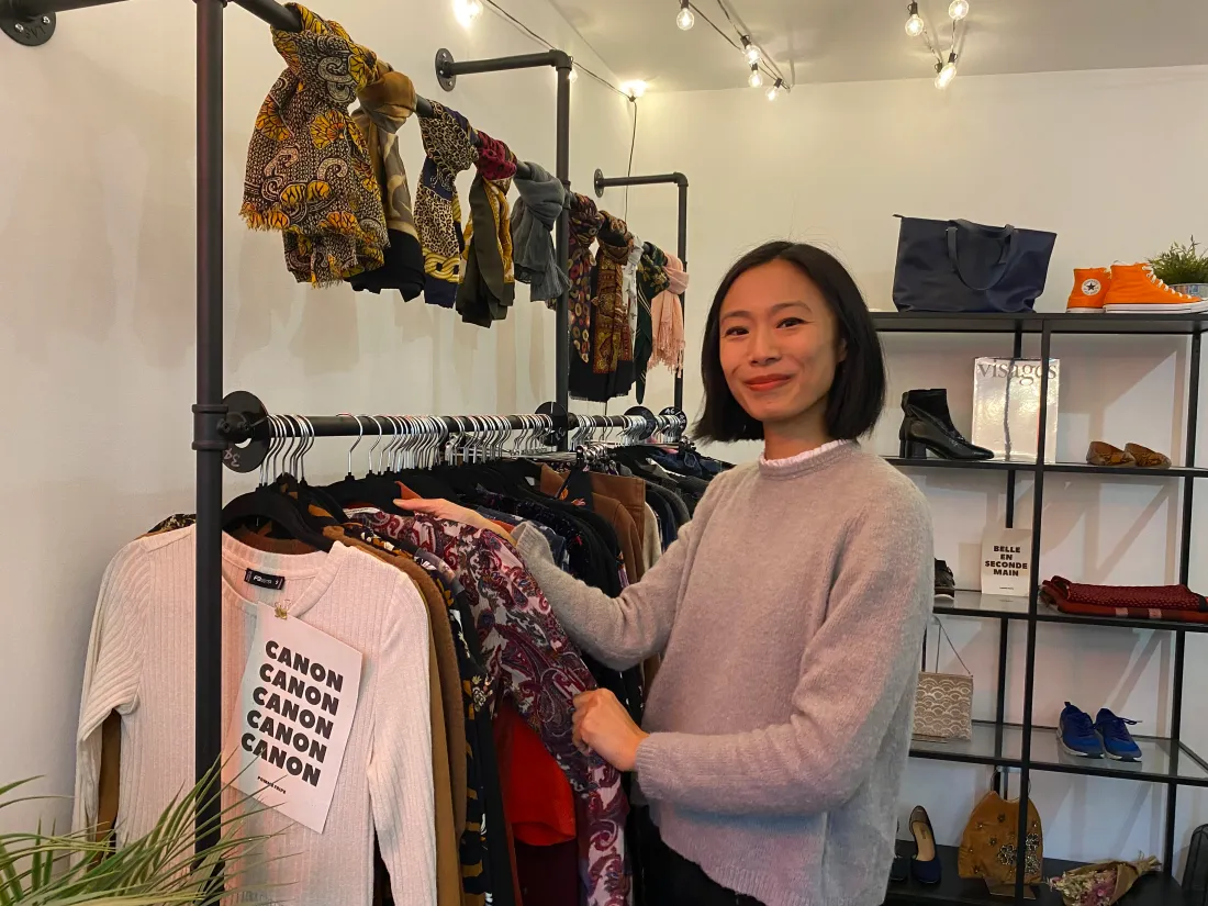 Véronique Yim partage sa passion de chiner dans sa boutique 