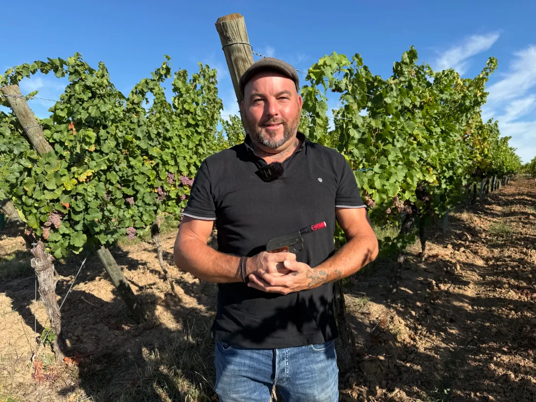 Jonathan est l'effaroucheur officiel d'Epfig, commune viticole d'Alsace