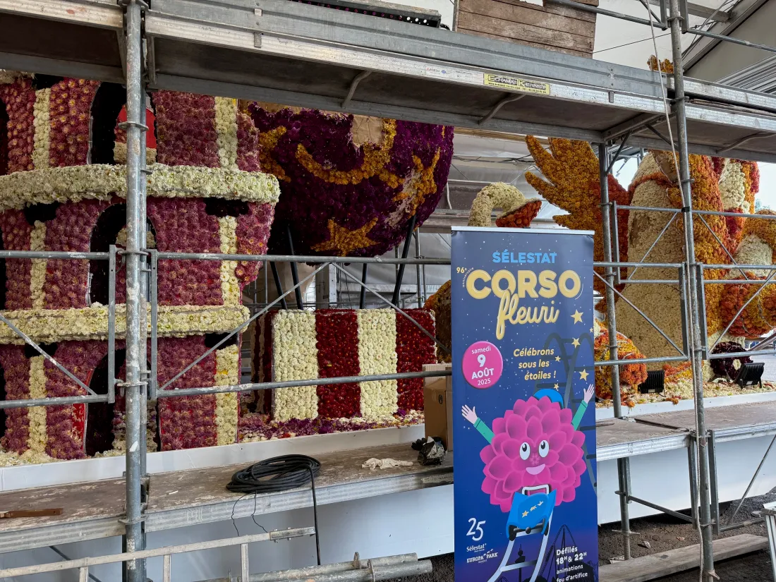 Les chars du Corso fleuri de Sélestat sont en préparation dans les ateliers municipaux