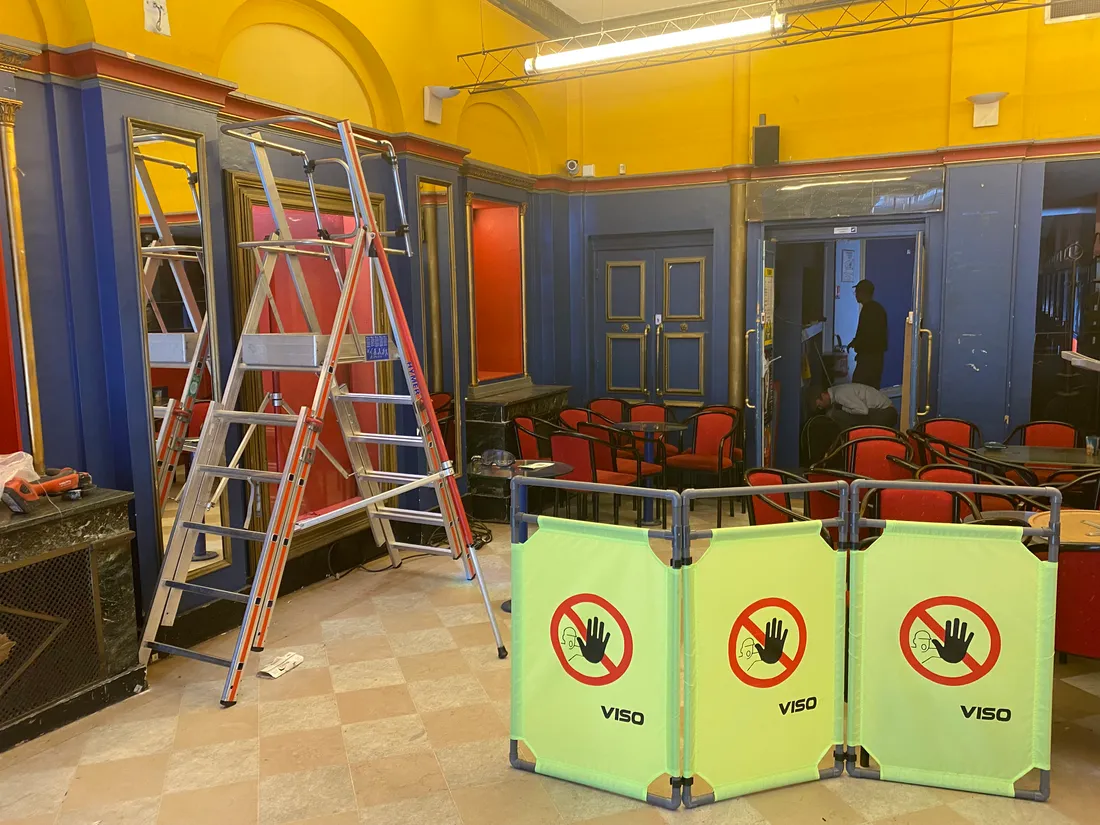 Les travaux de rénovation du hall d'entrée et du bar ont débuté hier au Cosmos.