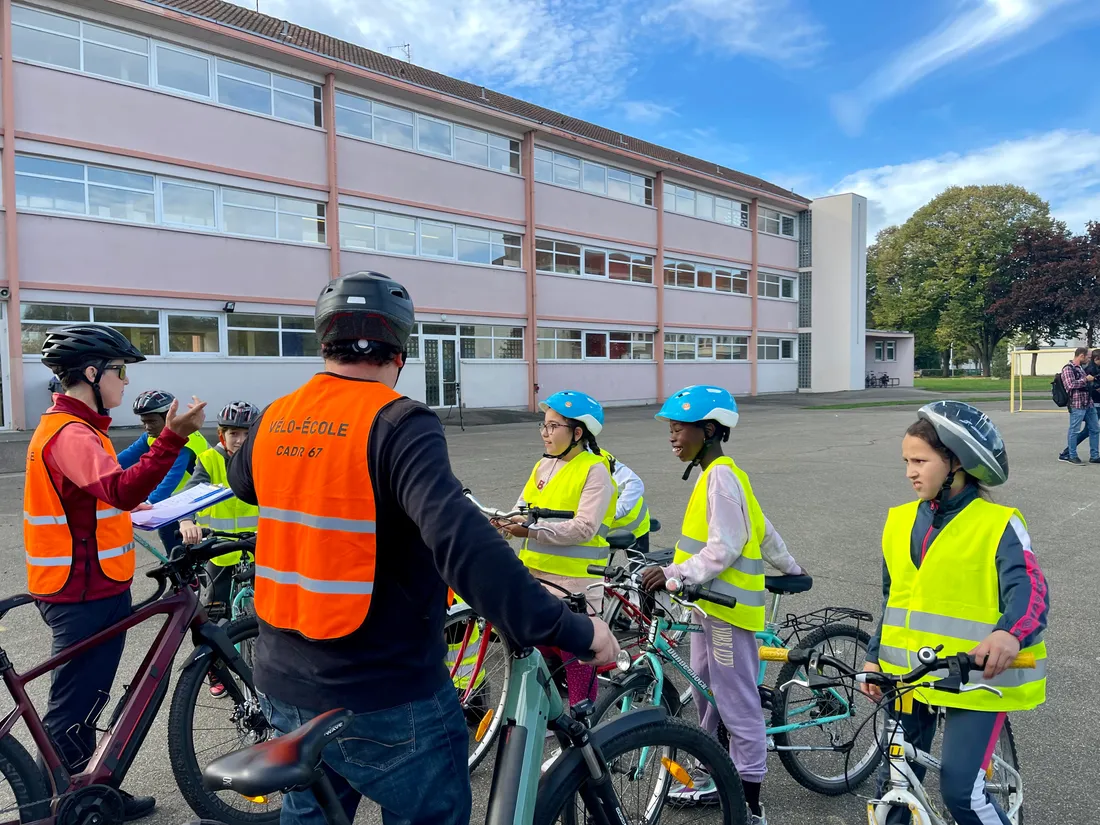 Un groupe de 8 élèves de l'école de Schwilgué encadré par le CADR 67