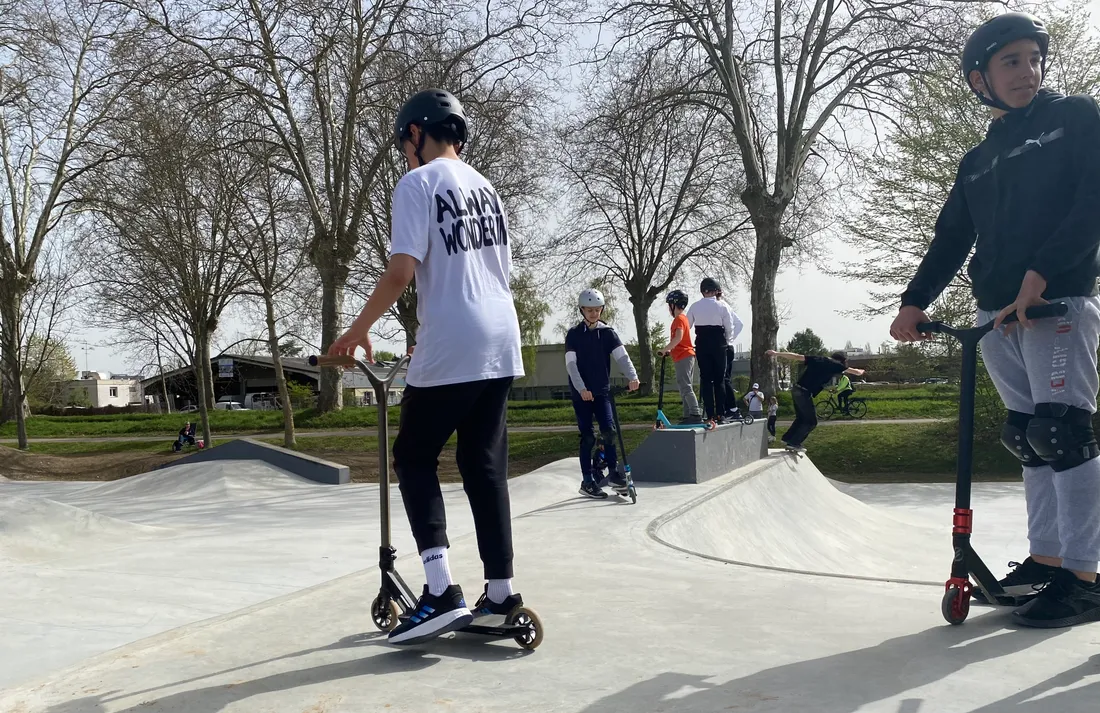 A Illkirch, le nouveau skatepark fait fureur.