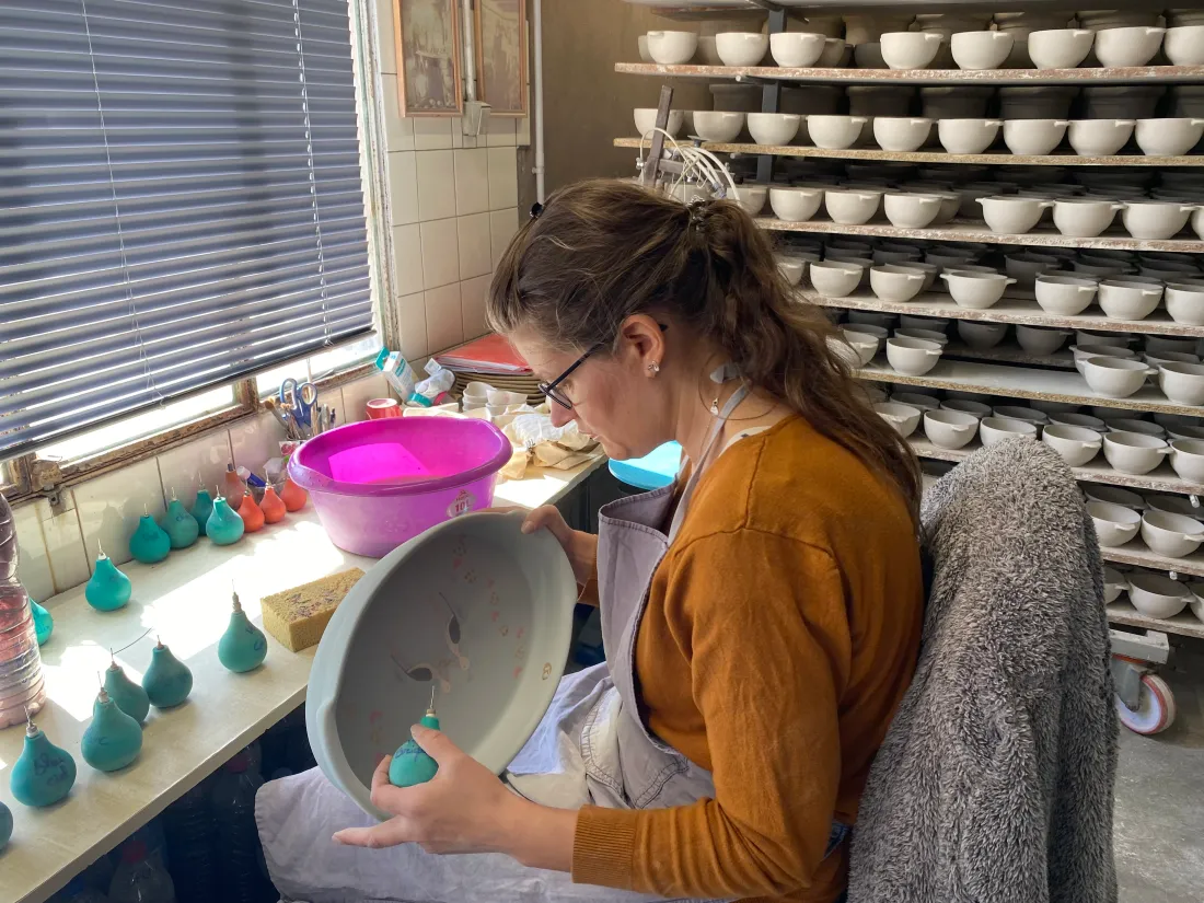 Tout est fabriqué et dessiné à la main. 