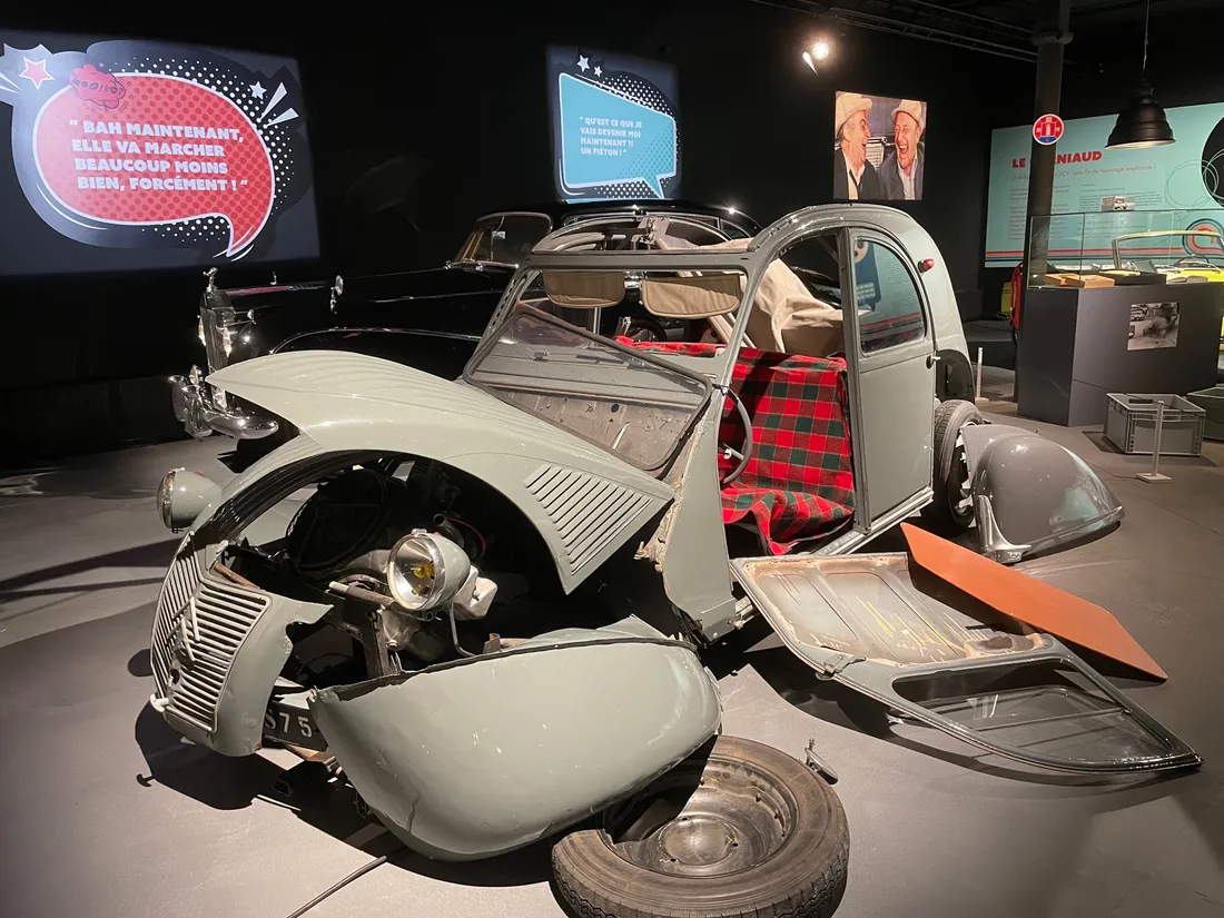 La 2 CV démantibulée du film "Le Corniaud" (1965)