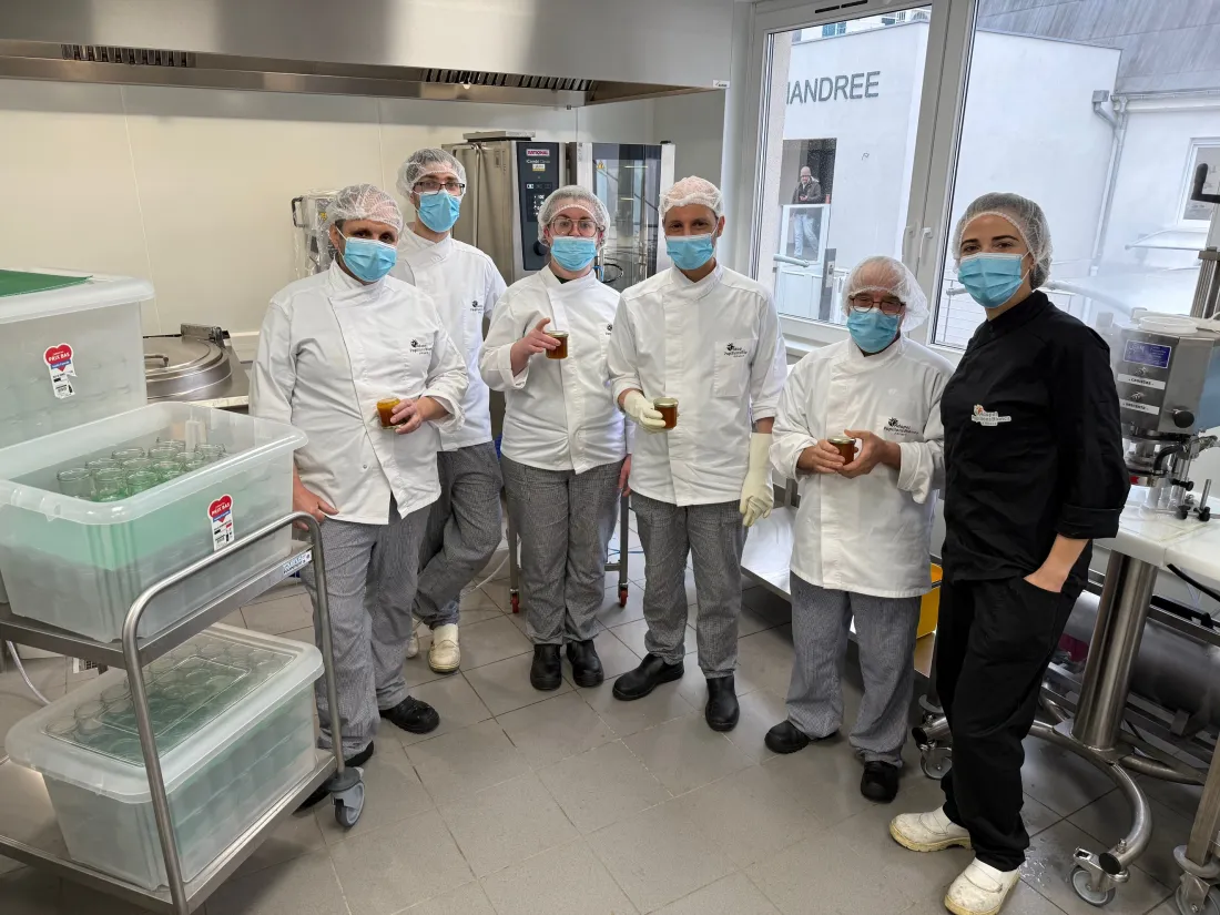 Frederic, Abdelmalik, Gwenaelle, Said, Romuald et Stéphanie de la Conserverie des Papillons