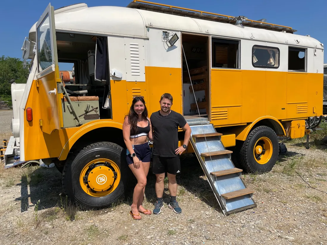 Estelle et Dan s'occupent de Woody à Ohnenheim en attendant le départ