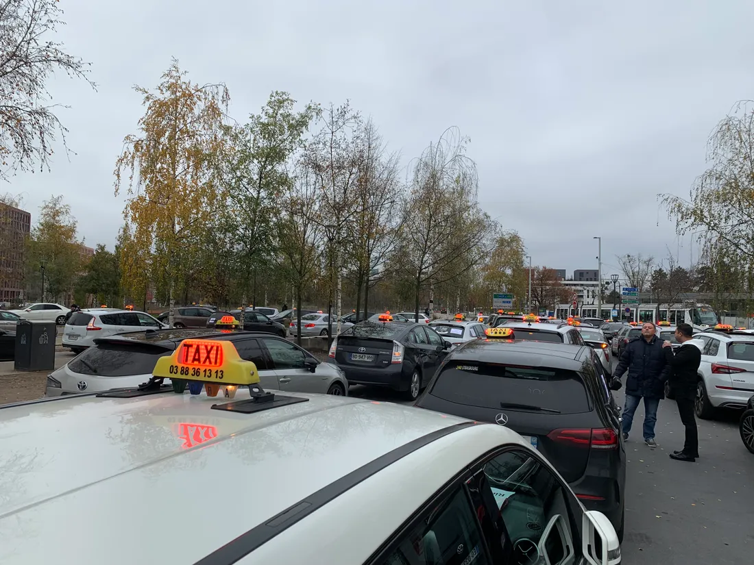 L'opération escargot des taxis s'est terminée place de l'Etoile à Strasbourg. 