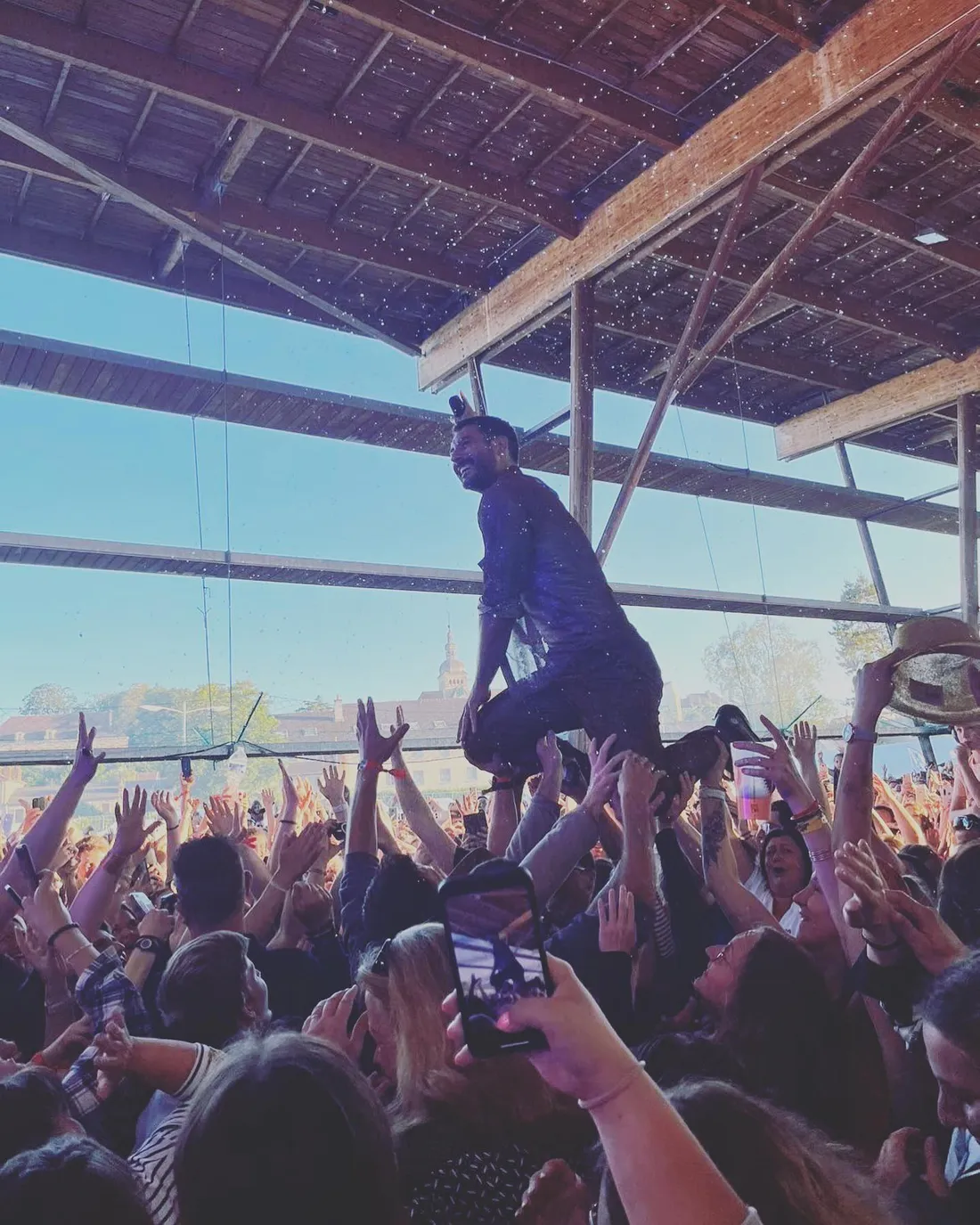 Jérémy Frérot fait de nombreux festivals cet été, dont Colmar, à la Foire aux vins d'Alsace