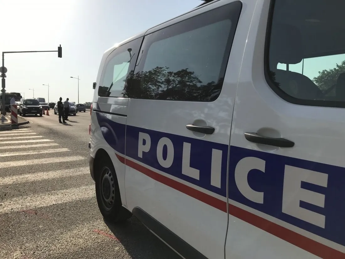 Le chauffard a pris la fuite.