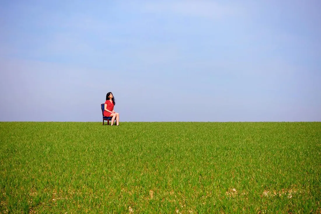 Juliette SIX PIEDS SOUS TERRE LA TÊTE EN L'AIR