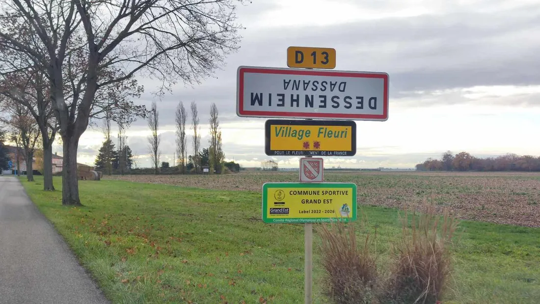 C'est au tour de l'Alsace de voir ses panneaux d'agglomération retournés.