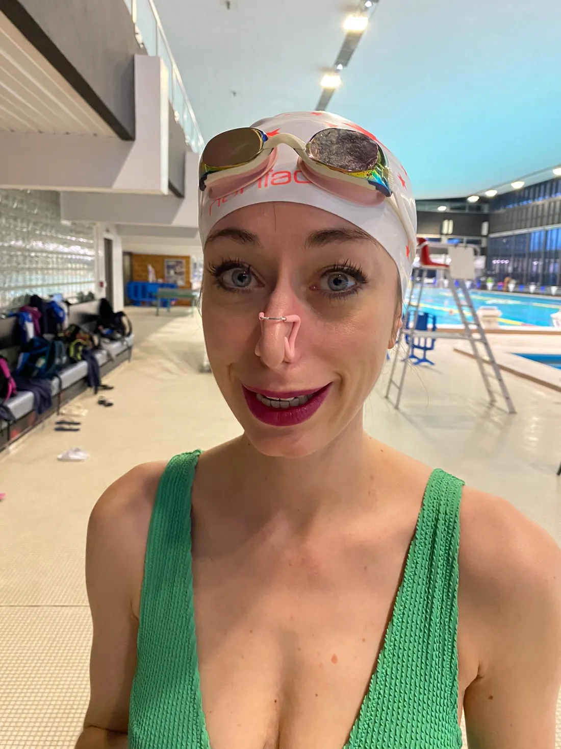 Estelle s'est jetée à l'eau entourée des nageuses du ballet nautique de Strasbourg