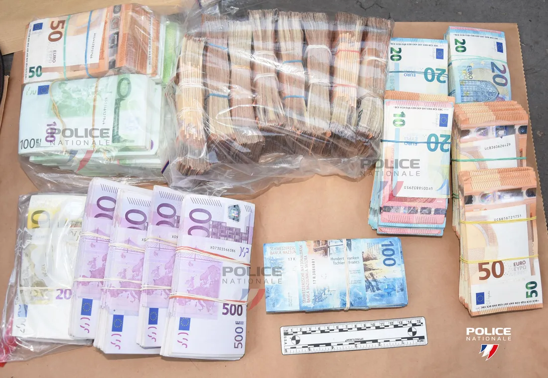 640 000 euros en espèces découverts à Strasbourg au Port du Rhin