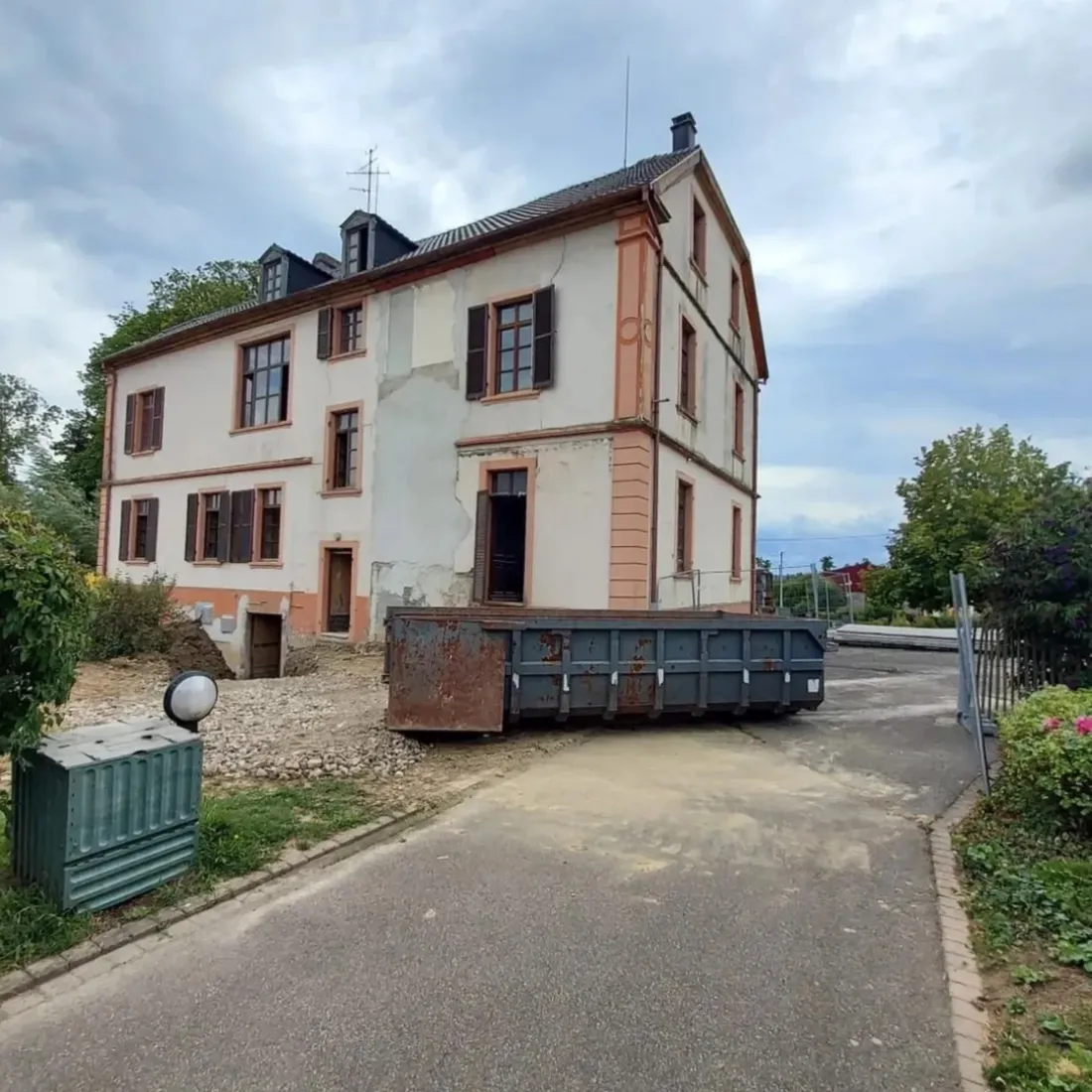 L'ancien corps de ferme de la commune de Gries attend sa rénovation.