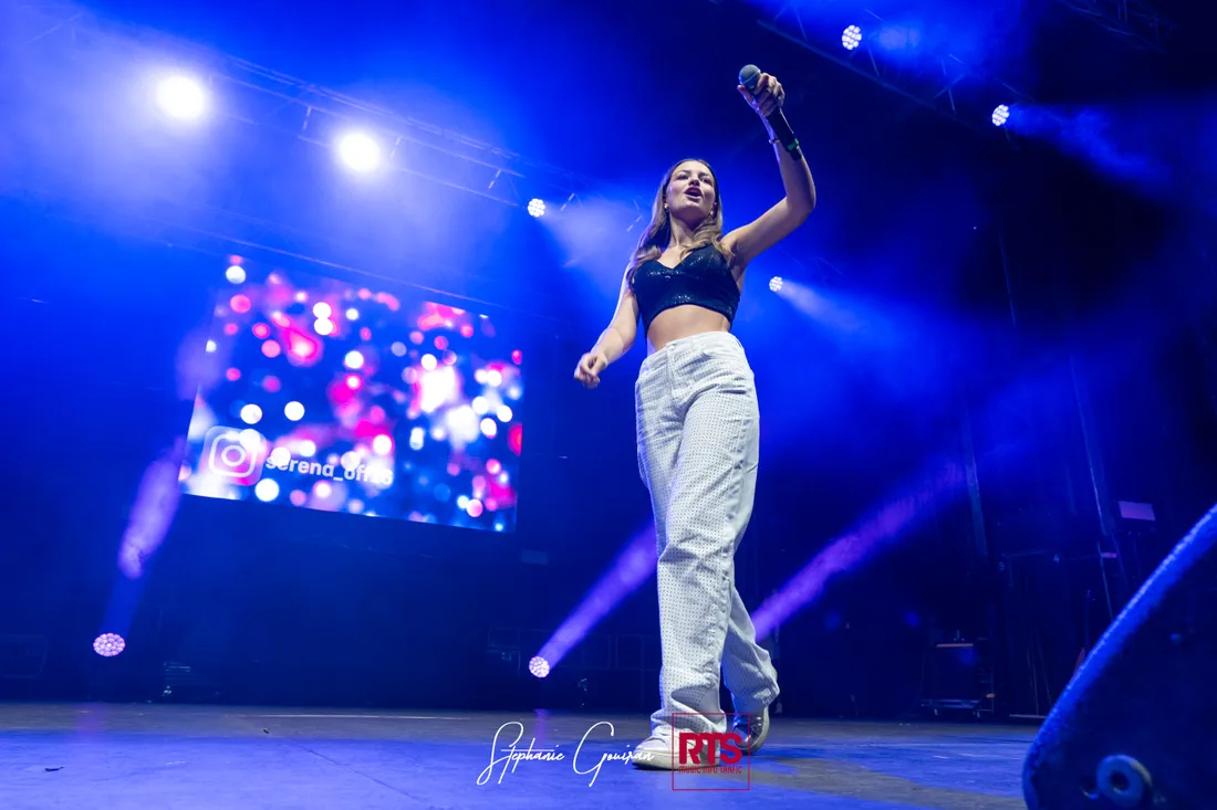 RTS invite une jeune chanteuse à chanter avec l'Héritage Goldman au Zénith de Montpellier