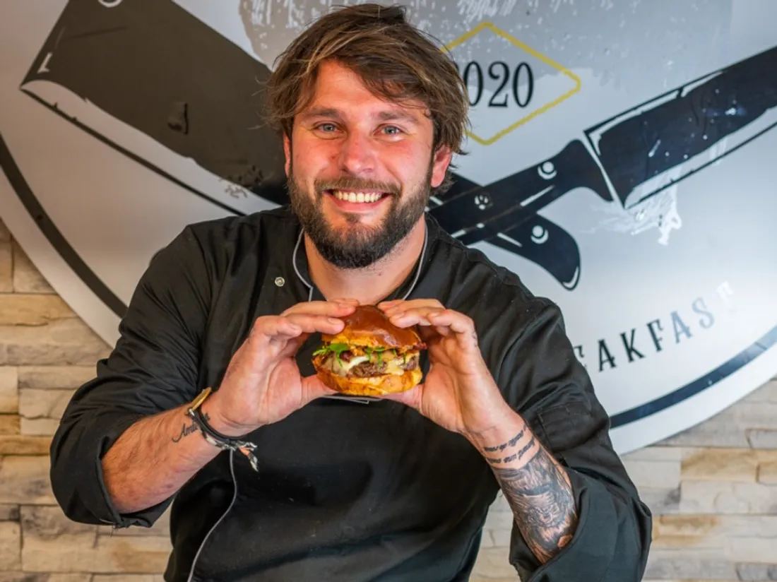 Johannes Richard et son burger, le "Nemausus"