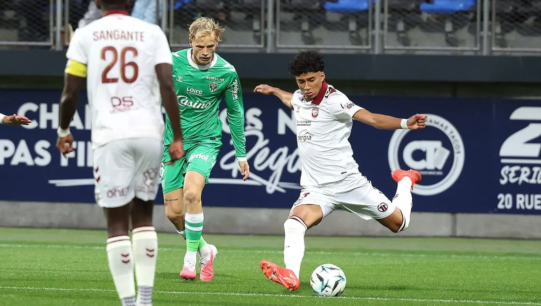 Dunkerque a battu le leader de ligue 2 St Etienne