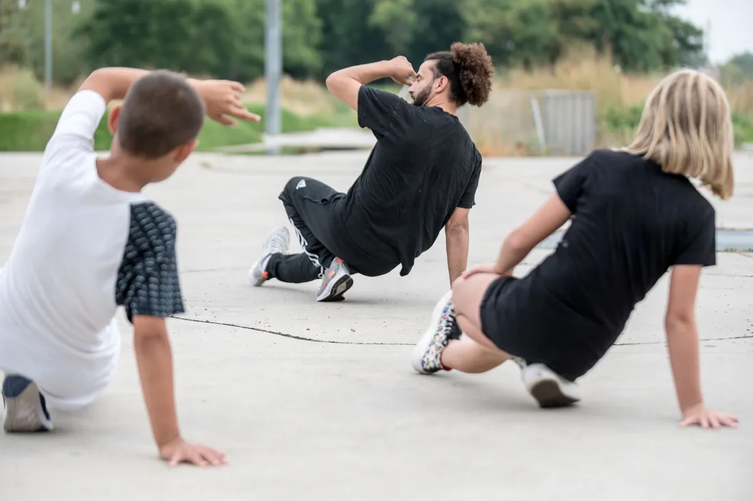 Initaitions de Break Dance dans le parc du Louvre Lens