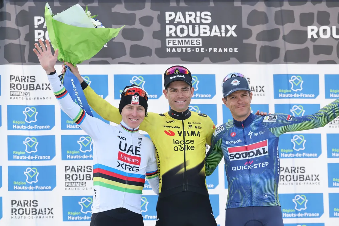 Le podium masculin, avec en tête Wout Van Aert