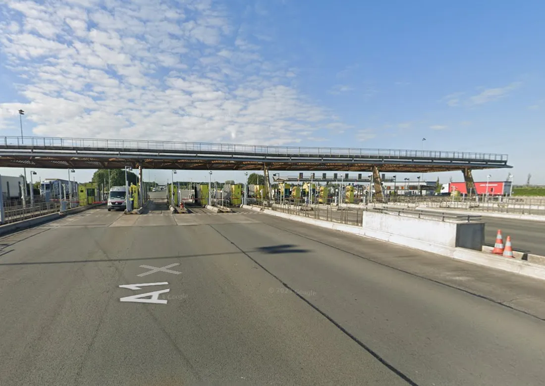 De grosses dégradations au péage de Fresnes-lès-Montauban
