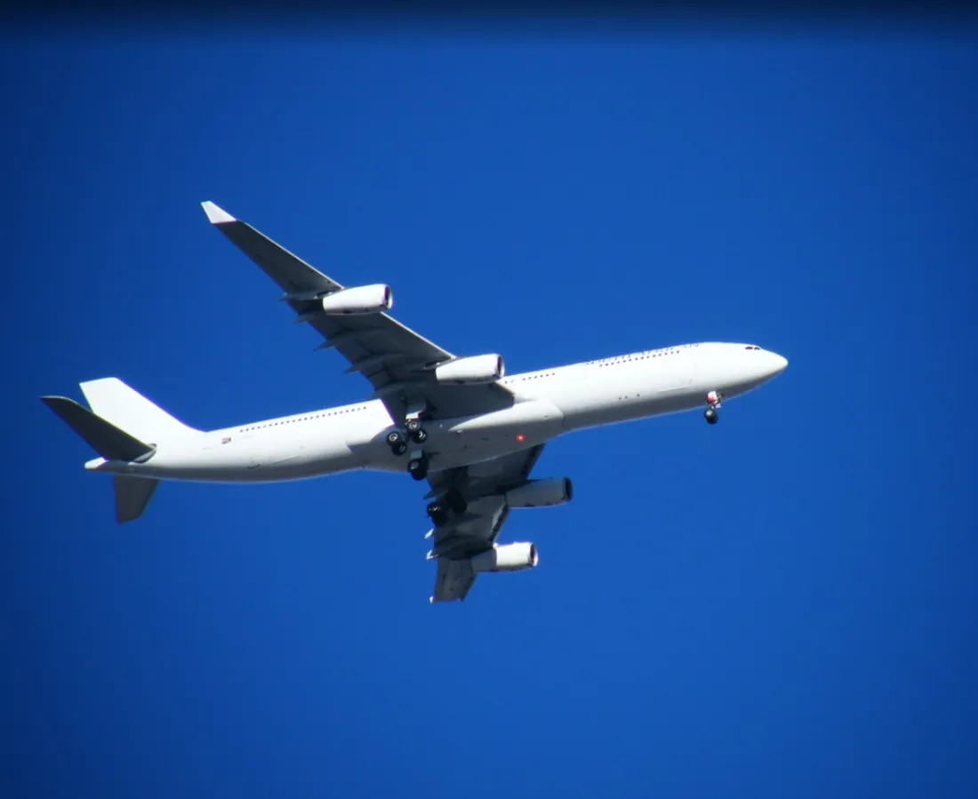 La taxe sur les billets d'avion fait partie des augmentations