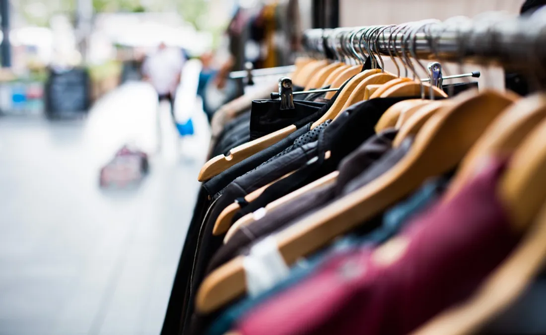 Les vêtements vendus à 2 € et les livres 1 €