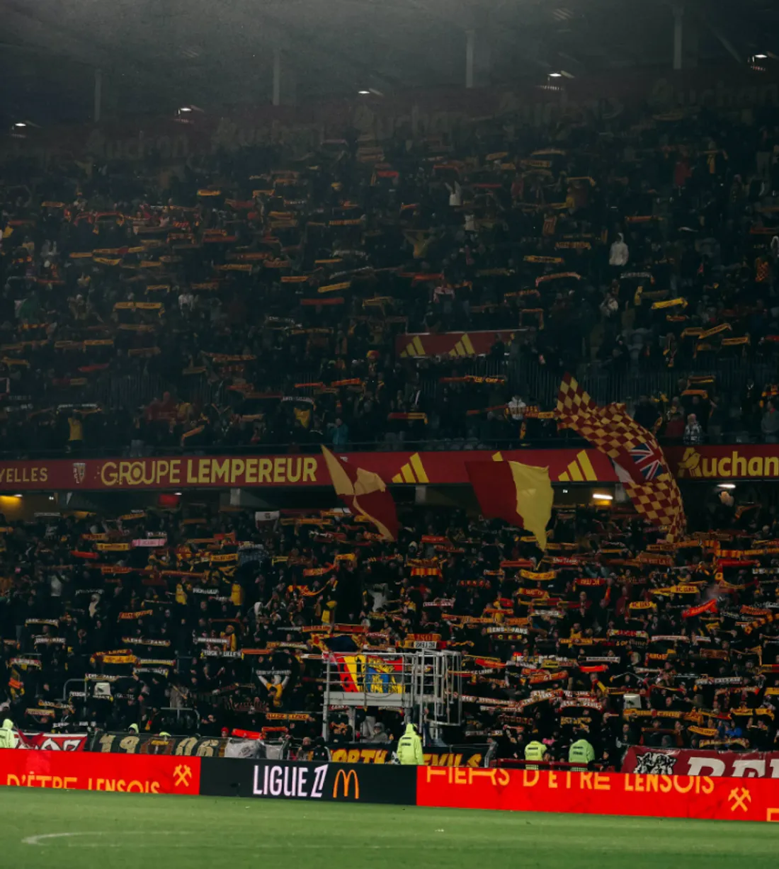 L'UEFA interdit de déplacement les supporters pour deux matchs