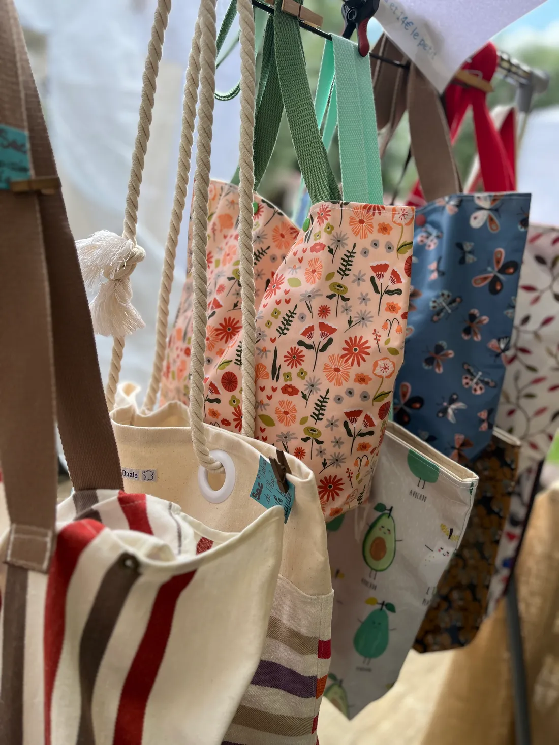 Le marché artisanal se tient de 10 h à 18 h