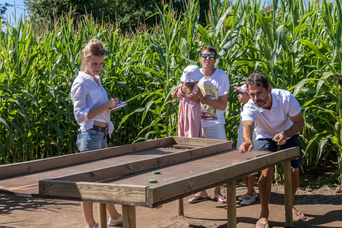Des jeux en bois géants sillonnent le parcours
